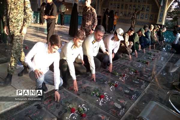 غبارروبی و عطرافشانی مزار شهدا