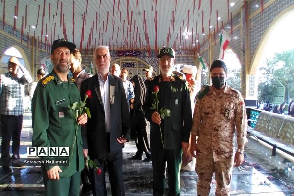 غبارروبی و عطرافشانی مزار شهدا