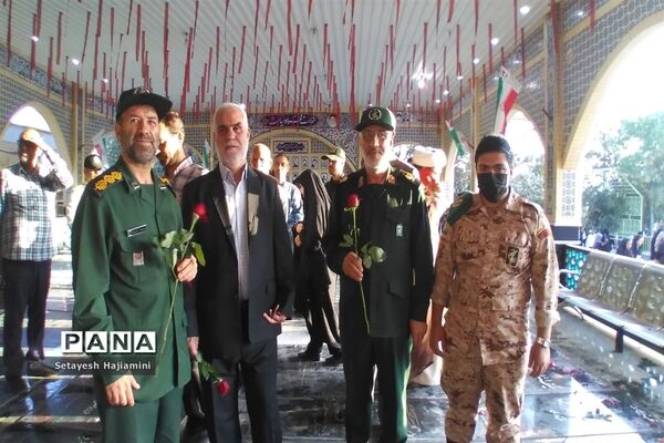 غبارروبی و عطرافشانی مزار شهدا