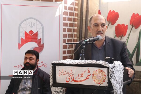 غبارروبی مزار شهدا در تبریز