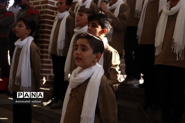 غبارروبی مزار شهدا در تبریز