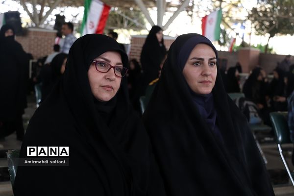 غبارروبی مزار شهدا در تبریز