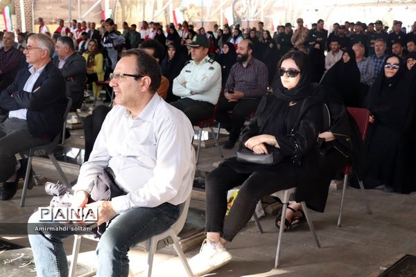 غبارروبی مزار شهدا در تبریز