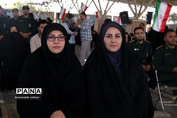 غبارروبی مزار شهدا در تبریز