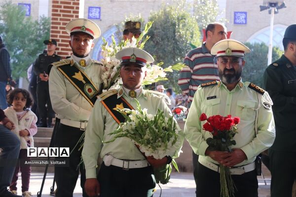 غبارروبی مزار شهدا در تبریز