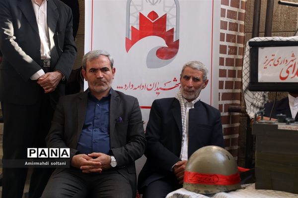 غبارروبی مزار شهدا در تبریز