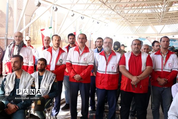 غبارروبی مزار شهدا در تبریز