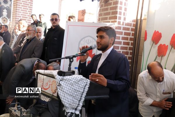 غبارروبی مزار شهدا در تبریز