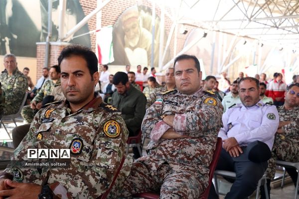 غبارروبی مزار شهدا در تبریز