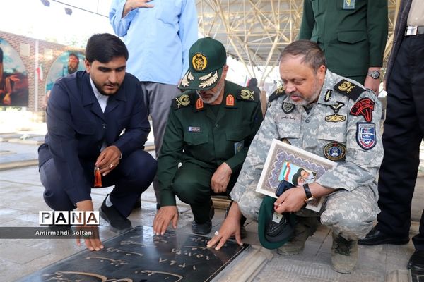 غبارروبی مزار شهدا در تبریز