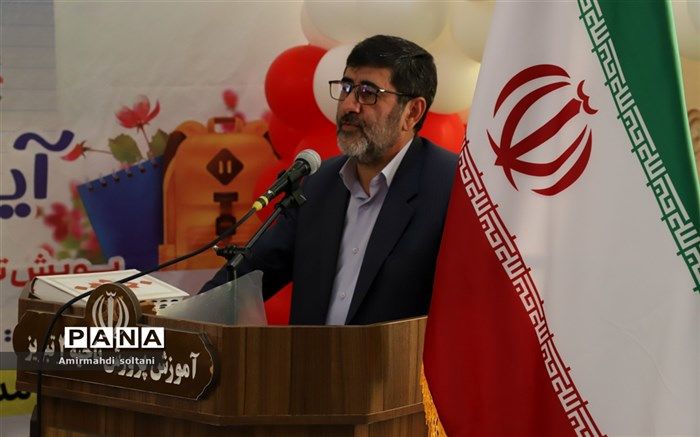 جشن عاطفه‌ها بهترین محل برای گسترش فرهنگ انفاق بین دانش‌آموزان است