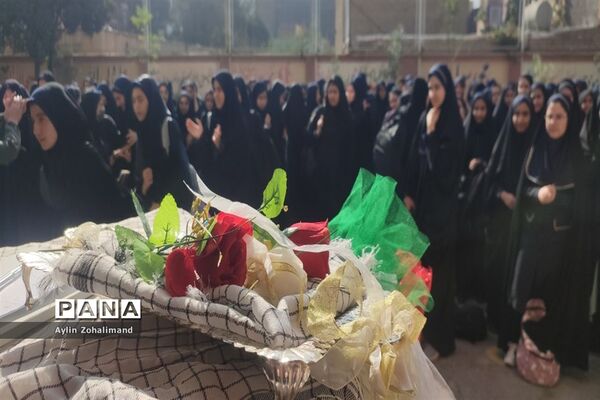 مراسم گرامیداشت هفته دفاع مقدس در مدرسه شاهد کوثر رباط کریم