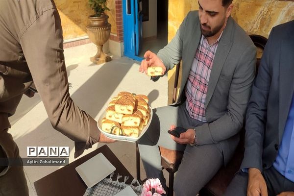 مراسم گرامیداشت هفته دفاع مقدس در مدرسه شاهد کوثر رباط کریم