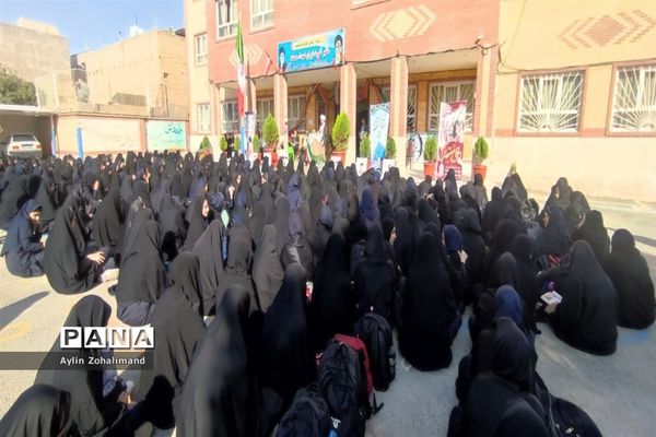 مراسم گرامیداشت هفته دفاع مقدس در مدرسه شاهد کوثر رباط کریم