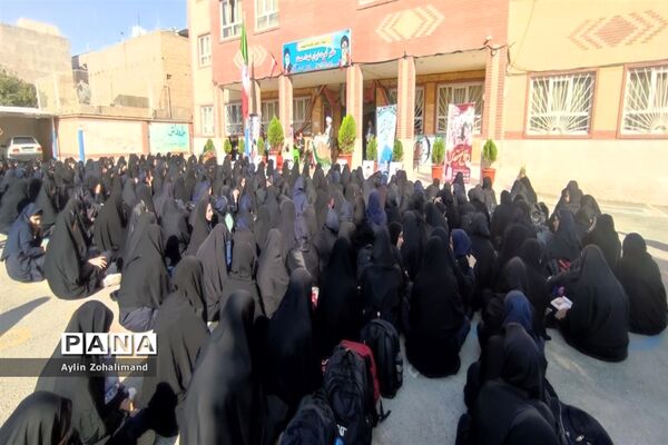 مراسم گرامیداشت هفته دفاع مقدس در مدرسه شاهد کوثر رباط کریم