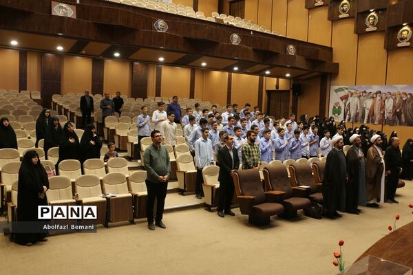 رونمایی از کتاب های «آرمان عزیز» و «حاج همت»