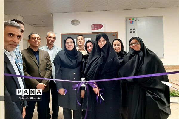 افتتاحیه آزمایشگاه دبستان حاج‌ تقی‌احدیان