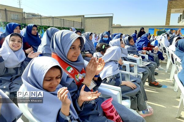 افتتاحیه آزمایشگاه دبستان حاج‌ تقی‌احدیان