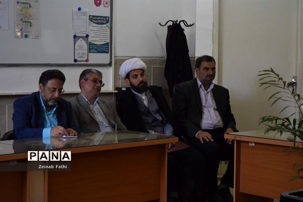 نواختن گلبانگ انتظار در دبیرستان دخترانه فیض کاشانی منطقه ۱۴