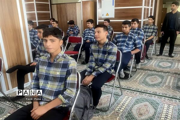 نواختن زنگ مهر، ایثار و مقاومت در هنرستان سلطنت طرازی ناحیه یک یزد