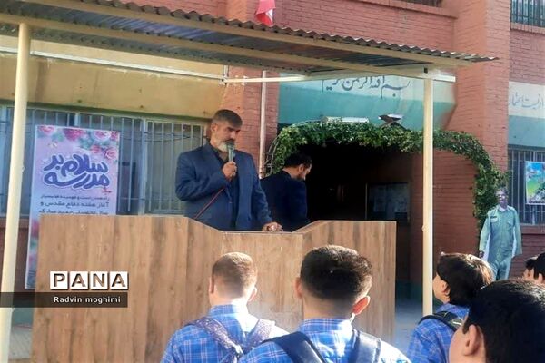بزرگداشت هفته دفاع مقدس در دبیرستان خوارزمی منطقه ۸