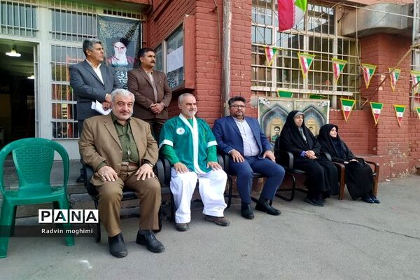 بزرگداشت هفته دفاع مقدس در دبیرستان خوارزمی منطقه ۸