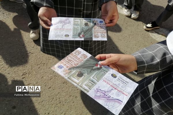 دستان مهربان کوچک در جشن عاطفه‌ها دبستان عالیه جبروتی 2 ناحیه یک یزد