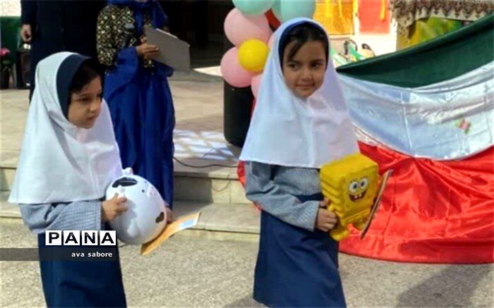 تبلور احسان و نیکوکاری در جشن عاطفه‌های مدارس شهرستان آباده/فیلم