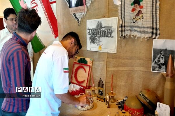 نمایشگاه دفاع مقدس جوانان جمعیت هلال احمر مانه و سملقان