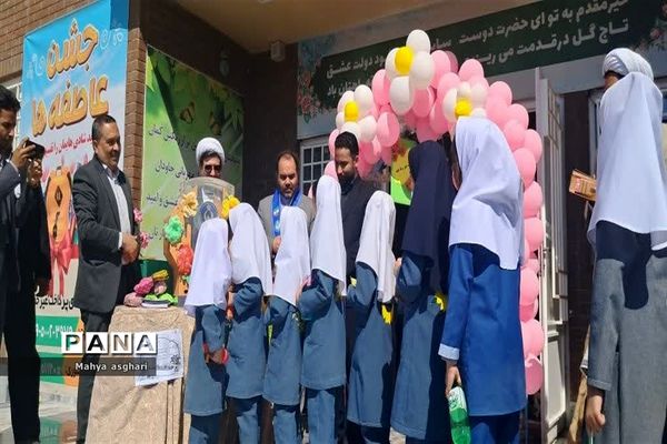 برگزاری جشن عاطفه‌ها در دبستان فرهنگ مرحوم  فرازمند شهرستان کاشمر