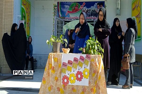نواختن زنگ ایثار و مقاومت در دبستان رضوان شهرستان کاشمر