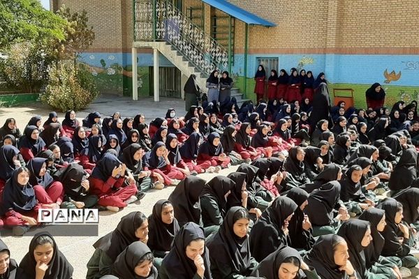 حضور کاروان مقاومت در مدرسه حضرت معصومه شهرستان فیروزکوه