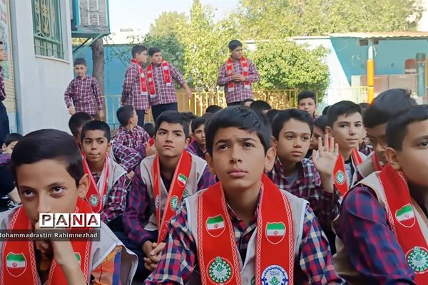 گلریزان جشن عاطفه‌ها در دبستان امام جعفر صادق(ع) ناحیه 3 شیراز