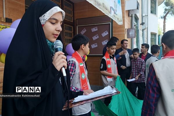 گلریزان جشن عاطفه‌ها در دبستان امام جعفر صادق(ع) ناحیه 3 شیراز