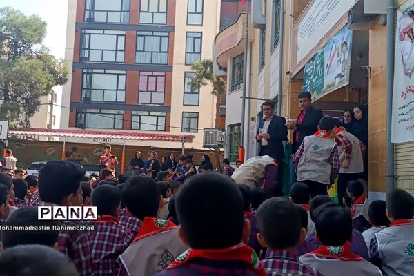 گلریزان جشن عاطفه‌ها در دبستان امام جعفر صادق(ع) ناحیه 3 شیراز