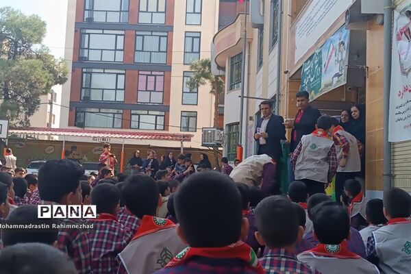 گلریزان جشن عاطفه‌ها در دبستان امام جعفر صادق(ع) ناحیه 3 شیراز
