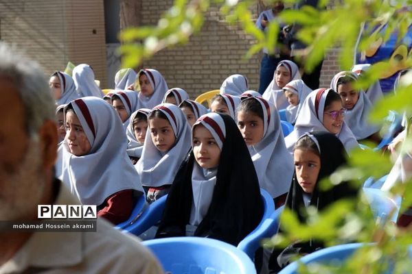 برگزاری جشن عاطفه‌ها در دبستان شهید نوروزی ابرکوه
