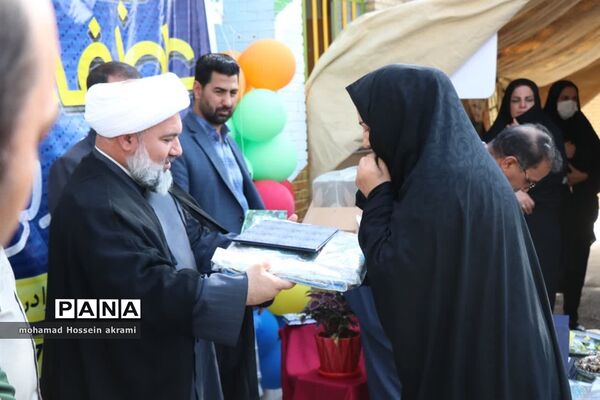 برگزاری جشن عاطفه‌ها در دبستان شهید نوروزی ابرکوه