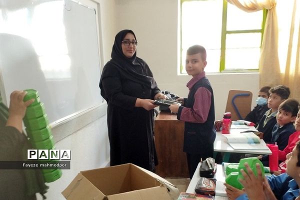 جشن عاطفه‌ها در دبستان دانش‌ رودهن