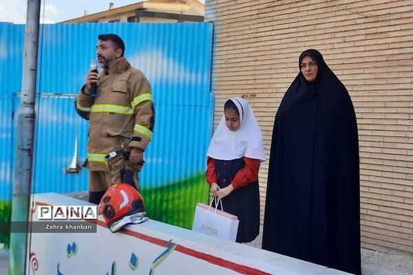 برگزاری روز آتش‌نشانی در دبستان دخترانه سما 2 رودهن