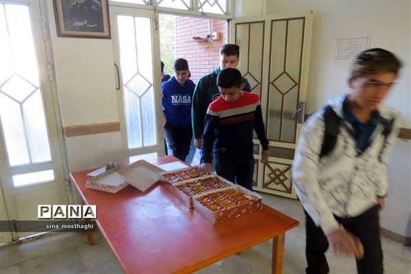 مراسم آغاز امامت حضرت مهدی (عج) و گرامیداشت هفته دفاع مقدس در هنرستان نمونه امام خمینی(ره) شهرستان بجنورد