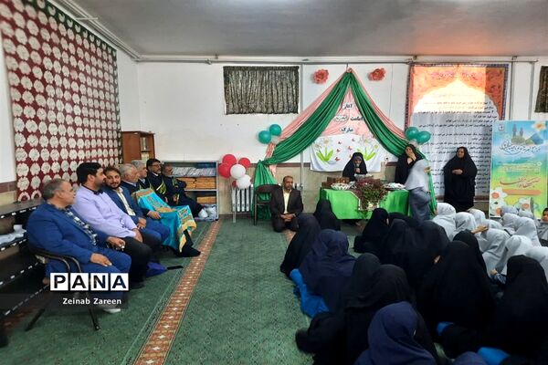 برگزاری صبحگاه انتظار با حضور خادمان مسجد جمکران در مدارس مهریز