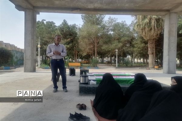 تجدید پیمان بانوان بسیجی بافقی با شهدا