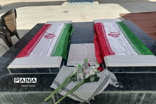 تجدید پیمان بانوان بسیجی بافقی با شهدا