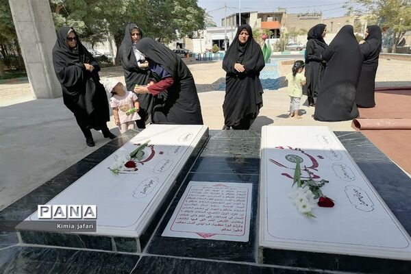 تجدید پیمان بانوان بسیجی بافقی با شهدا