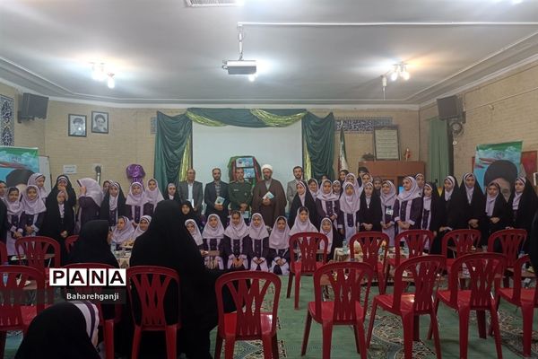 آیین رو نمایی از کتاب «به رسم عموقاسم» دل نوشته‌های دانش‌آموزان در دبستان شاهد لاله‌ها