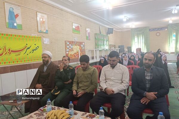 آیین رو نمایی از کتاب «به رسم عموقاسم» دل نوشته‌های دانش‌آموزان در دبستان شاهد لاله‌ها