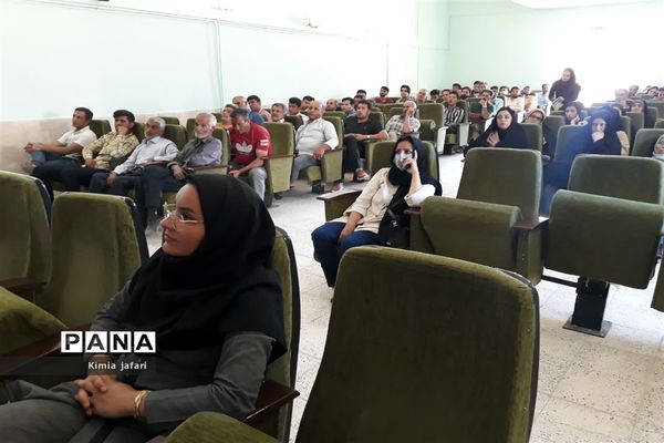 برگزاری کارگاه آموزشی ویژه اصناف شهرستان کوهسرخ در راستای حمایت از کسب و کارهای کوچک