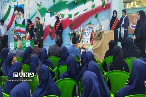 برگزاری مراسم دفاع مقدس در آموزشگاه دخترانه علامه مجلسی شهرستان پیشوا