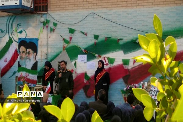 برگزاری مراسم دفاع مقدس در آموزشگاه دخترانه علامه مجلسی شهرستان پیشوا